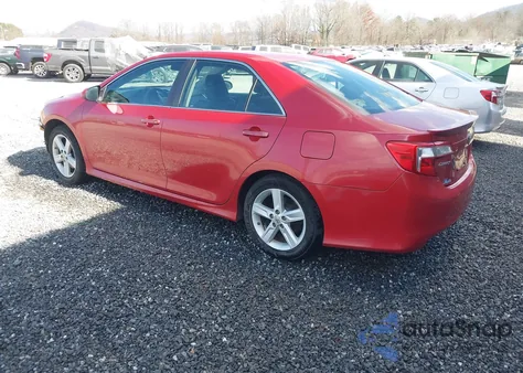 2013 Toyota Camry Se z USA, uszkodzony, nr VIN 4T1BF1FK5DU666853